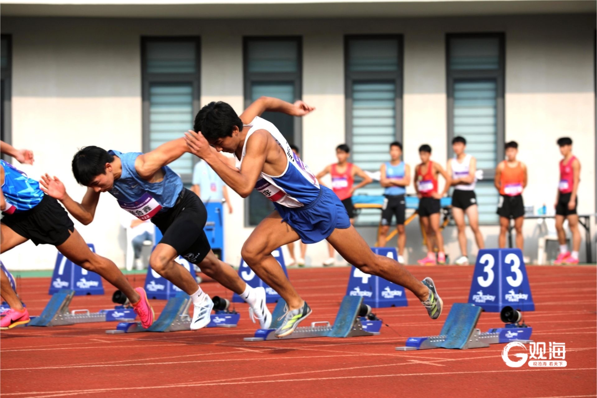 “校园田径赛季到了,青春活力尽显”的简单介绍 “校园田径赛季到了,青春活力尽显”的简单介绍